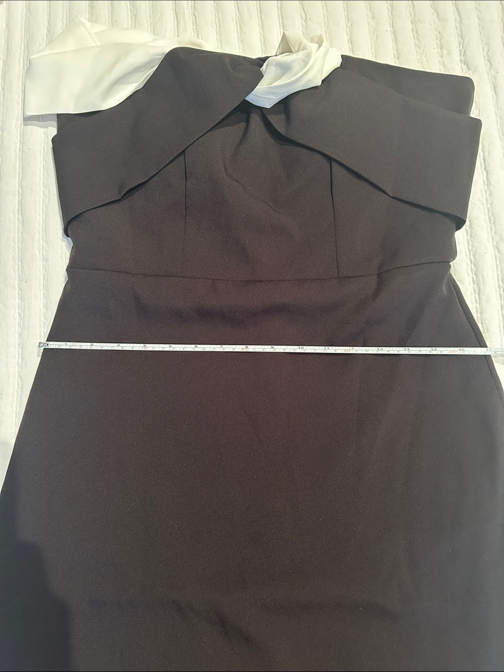 Elegant Black & White Off-Shoulder Evening Gown - Picture 11 of 14